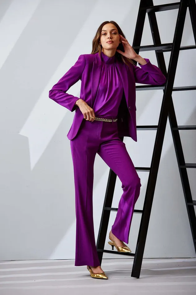 Elie Tahari Short Sleeve Silk Satin Smocked Shirt Berry Women Suiting