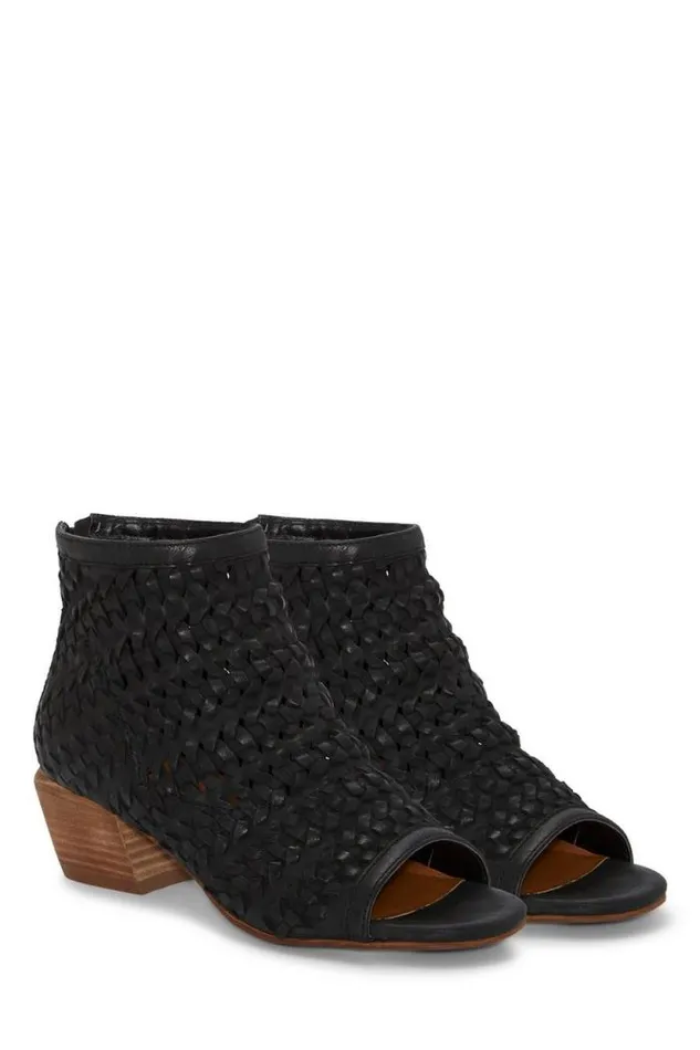 Lucky Brand Mofira Flat Black Women Shoes