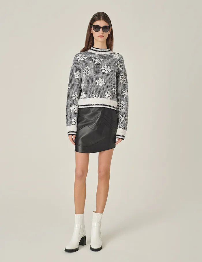 MARYLING Knitwear Round Neck SnowFlower LongSleeve Jacquard Knitted Cropped Pullover Snow Dancing 8211 Women MARYLING Knitwear Round Neck SnowFlower LongSleeve Jacquard Knitted Cropped Pullover Snow Dancing 8211 Women
