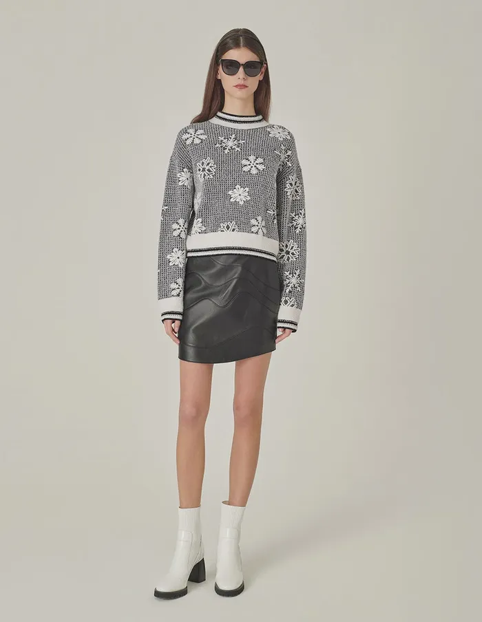 MARYLING Knitwear Round Neck SnowFlower LongSleeve Jacquard Knitted Cropped Pullover Snow Dancing 8211 Women MARYLING Knitwear Round Neck SnowFlower LongSleeve Jacquard Knitted Cropped Pullover Snow Dancing 8211 Women