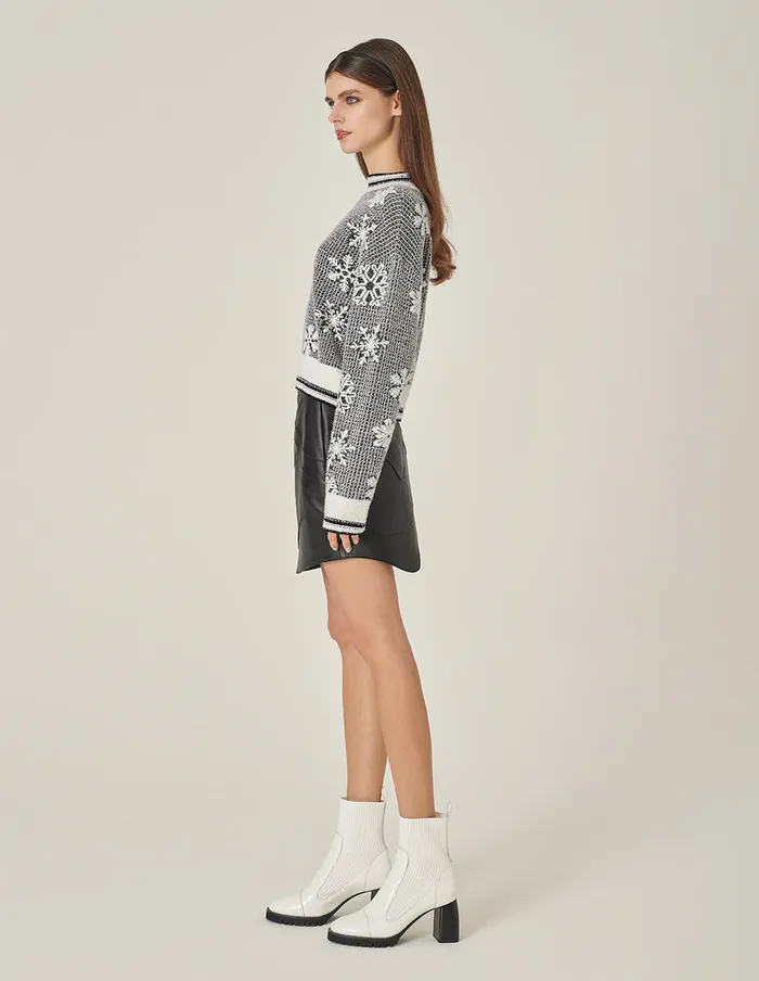 MARYLING Knitwear Round Neck SnowFlower LongSleeve Jacquard Knitted Cropped Pullover Snow Dancing 8211 Women MARYLING Knitwear Round Neck SnowFlower LongSleeve Jacquard Knitted Cropped Pullover Snow Dancing 8211 Women