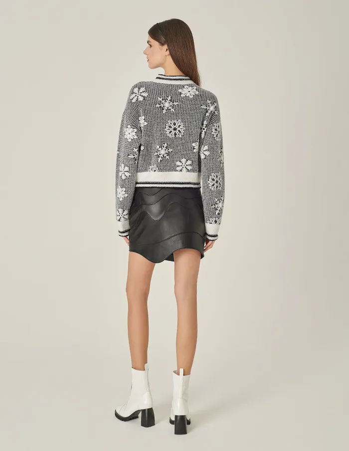 MARYLING Knitwear Round Neck SnowFlower LongSleeve Jacquard Knitted Cropped Pullover Snow Dancing 8211 Women MARYLING Knitwear Round Neck SnowFlower LongSleeve Jacquard Knitted Cropped Pullover Snow Dancing 8211 Women