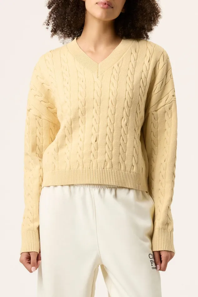 Tops and TShirts Women Fila Baseline Chunky VNeck Sweater 200 Soy Bean Tops and TShirts Women Fila Baseline Chunky VNeck Sweater 200 Soy Bean